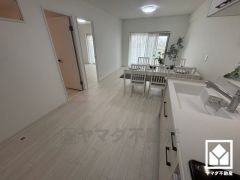 心地よい空間が広がるリビングで、家族みんなが快適に過ごせる時間を提供。