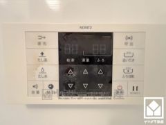 ボタン1つで自動でお湯張りができるオートバス機能付き。追い炊き機能もございますので、いつでも温かいお風呂に入ることができます。