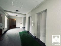 ゆったりとしたロビーが、住まう人の憩いの場に。落ち着いた空間で、ほっと一息つける時間を。