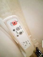 温水洗浄便座付きで、季節を問わずいつでも温かい便座をお使いいただけます。