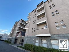 東・北・西側の3面バルコニーで陽当たり、風通し良好。バルコニーが3か所ございますので、お洗濯物をたっぷりと干す事ができます。