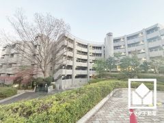 浴室は小窓が付いているので明るく、こもりがちな湿気もすぐ取り除くことができます。