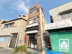 お買い物施設が徒歩圏内に複数あり、便利な住環境です。