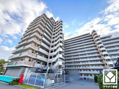 敷地の南側・東側は大きな野球場や広場が整備された「津門中央公園」がございます。遊具やバスケットゴール、随所にベンチも設置されており、子育て世帯の方にもお勧めです。