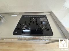 毎日の料理がもっとスムーズに。便利な3口コンロ付きキッチン。