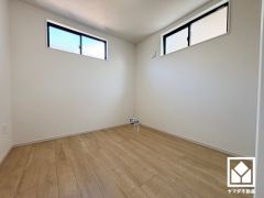全居室に窓がございます。明るい陽光がたっぷり差し込む心地よい生活空間です。
