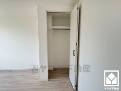 新たに家具を買わなくても良いので、ハンガーパイプ付きのクローゼットは嬉しいですね。