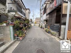 阪神電鉄武庫川線「武庫川」駅まで徒歩約7分、阪神電鉄本線「鳴尾・武庫川女子大前」駅まで徒歩約16分、JR東海道本線「甲子園口」駅まで徒歩約24分の立地。