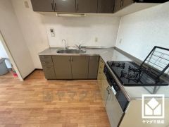 作業動線が最短距離で効率良く動けるL型キッチン。
