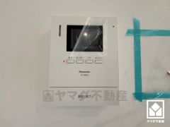 突然の来訪時でも安心なモニター付きインターホンを完備。お留守番中のお子様でも簡単に来訪者の確認ができます。