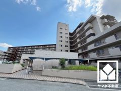 お買い物施設が徒歩圏内に複数あり、便利な住環境です。