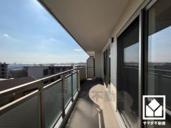 南西向きバルコニーで陽当たり、風通し良好。広々としているため、お洗濯物をたっぷりと干す事ができます。