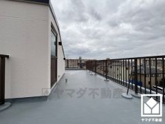 屋上ルーフバルコニー付き。陽射しを感じながら贅沢な時間を過ごすことができます。