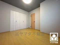 全居室フローリングでお掃除ラクラク。全居室収納もございますので、お部屋の広さを最大限に活用できます。