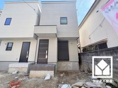 4LDK、土地面積88.15平米、建物面積94.57平米、木造2階建。2025年8月竣工。