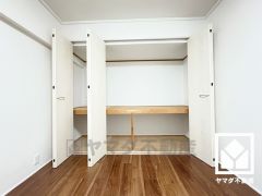 大きなクローゼットで整理整頓しやすいです。