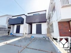 尼崎市塚口町2期、新築分譲戸建全2棟の1号棟です。区画それぞれ間取りが違うので、ライフスタイルに合わせてご検討ください。