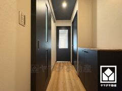 玄関にはシューズボックスを完備。家族の靴もしっかり収納できるので、玄関がいつも片付き、気持ちよくお客様を迎えられます。