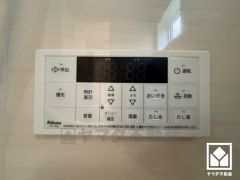 ボタン1つで自動でお湯張りができるオートバス機能付き。追い炊き機能もございますので、いつでも温かいお風呂に入ることができます。