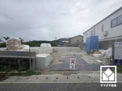 前面に視界を遮る高い建物がなく、開放的な景色が広がります。