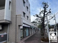 宅配ボックスも完備しています。留守でも安心、荷物の受け取りをスムーズに。