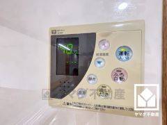 ボタン1つで自動でお湯張りができるオートバス機能付き。