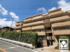 5階建て最上階につき、前面に視界を遮る高い建物がなく、開放的な景色が広がります。