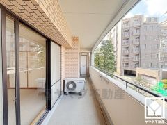 バルコニーが2か所ございますので、お洗濯物をたっぷりと干す事ができます。