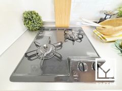 毎日の料理がもっとスムーズになる、便利な2口コンロ付き。