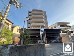 全室バルコニーに繋がるお部屋となっております。風通しが良く、明るい陽光がたっぷり差し込む心地よい生活空間です。