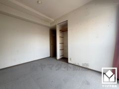 お子様のお部屋などにも丁度良い広さです。（リフォーム前の写真となります。2025年10月24日フルリフォーム済）