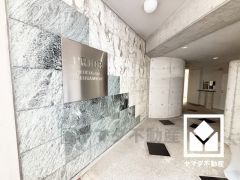 家族との時間も、自分だけの時間も心地よく過ごせる。シンプルで飽きのこない設計が、暮らしに余白をもたらします。この住宅は、日々の暮らしをそっと支えてくれます。