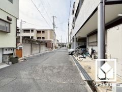 JR東海道本線「立花」駅まで徒歩約11分、阪神電鉄本線「尼崎センタープール前」駅まで徒歩約21分の立地。2沿線利用可能で、毎日の通勤・通学だけでなく、休日のお出かけまで利便性に優れています。