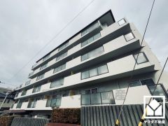 「コープ夙川」まで徒歩7分、「ファミリーマート西宮桜谷」まで徒歩9分、「ココカラファイン西田店」まで徒歩9分など、お買い物施設が徒歩圏内に複数あり便利な住環境です。