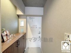 玄関ドアは防犯性の高いダブルロックドアです。