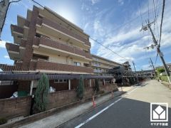 阪急電鉄神戸線「園田」駅まで徒歩約10分の立地。2沿線利用可能で、毎日の通勤・通学だけでなく、休日のお出かけまで利便性に優れています。