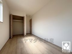 約6.12帖の洋室です。お子様のお部屋などにも丁度良い広さです。