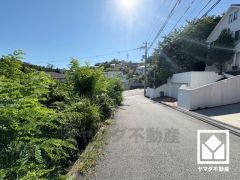 前面道路幅員約7.3mとゆったりとした広さがあるのでファミリーカー等の車の出入れも楽にできます