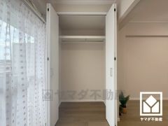 新たに家具を買わなくても良いので、ハンガーパイプ付きのクローゼットは嬉しいですね。