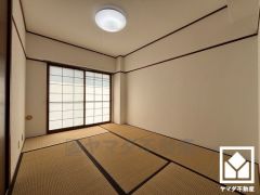 約6帖の和室です。バルコニーにつながるお部屋で、通風・陽当たり良好。