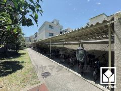 屋根付きなので、雨や風、直射日光から自転車を守ることができます。