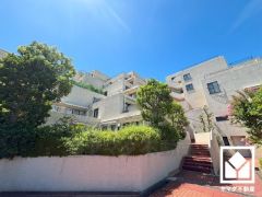 自然と調和するデザインが魅力。四季折々の風景に溶け込む、心地よい住まい。