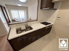 カウンターキッチンなので配膳や片付けがしやすく、お料理中でもお子様の様子が分かって安心です。