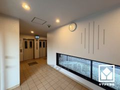 心地よい空間が広がる、清潔で美しいロビー。帰宅時や来客時にも気持ちの良い空間です。