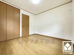 全居室フローリングでお掃除ラクラク。全居室収納もございますので、お部屋の広さを最大限に活用できます。