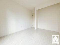 約5.2帖の2階洋室です。全居室フローリングでお掃除ラクラクです。