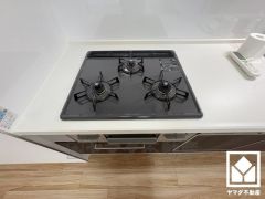 毎日の料理がもっとスムーズに。便利な3口コンロ付きキッチン。