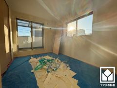 約6帖の2階南側洋室です。お子様のお部屋などにも丁度良い広さです。