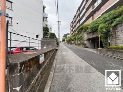 阪急電鉄甲陽線「苦楽園口」駅まで徒歩約13分の立地。「コープ苦楽園」まで徒歩7分など、毎日の通勤・通学だけでなく、日常のお買い物や、休日のお出かけまで利便性に優れています。