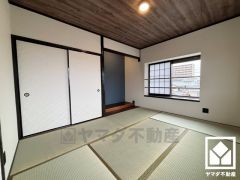 約6帖の3階和室です。畳の香りに包まれる、心落ち着く和の空間。忙しい日常の中で、ほっと一息つける癒しの住まい。